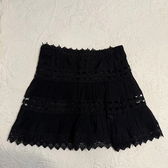 Black Lace-Trim Mini Skirt - Women - Picture 4 of 5